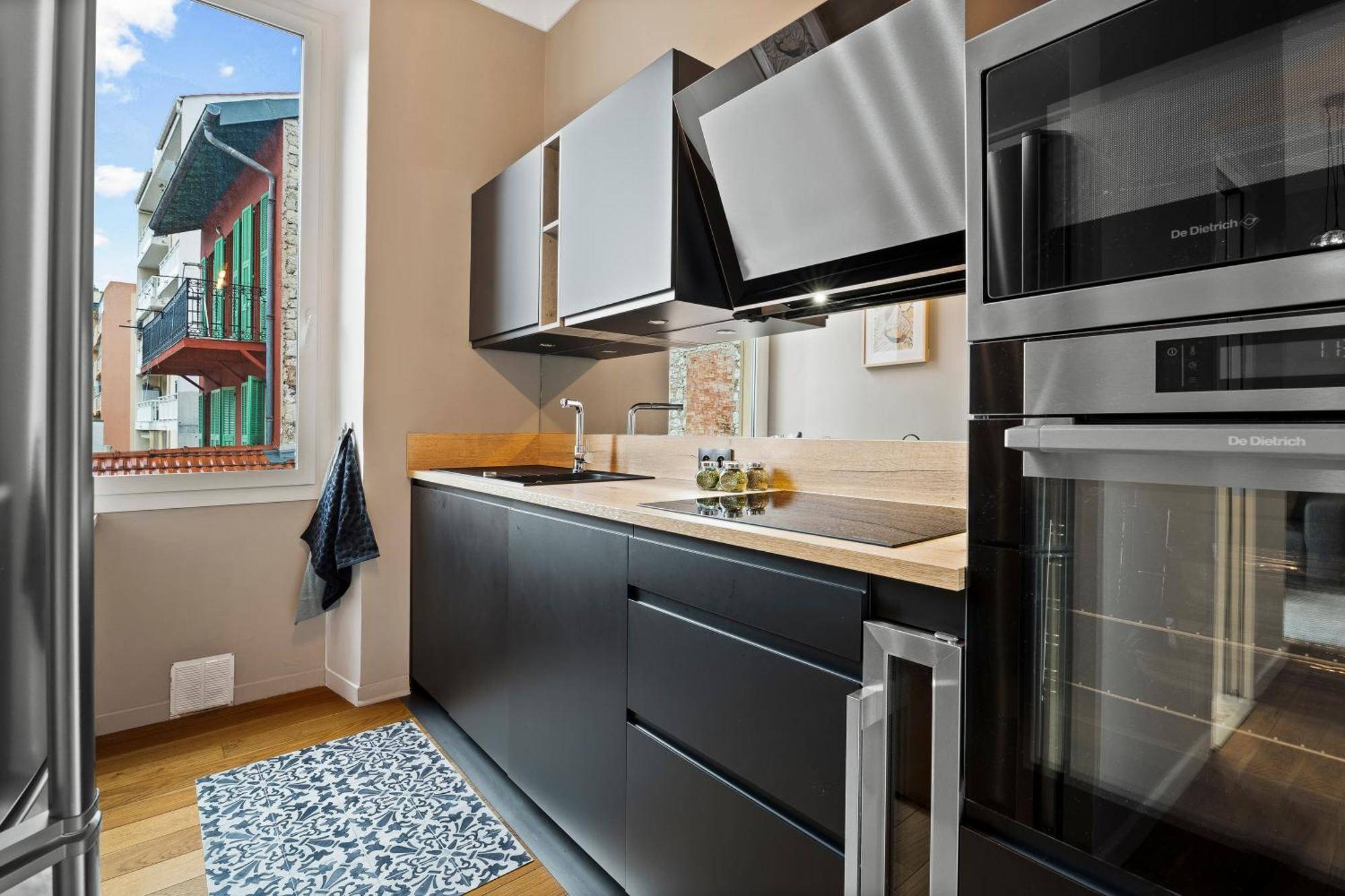 Apartment Renting - Dabray - Chic & Spacious In The Heart Of - Prime Location Near Attractions Nizza